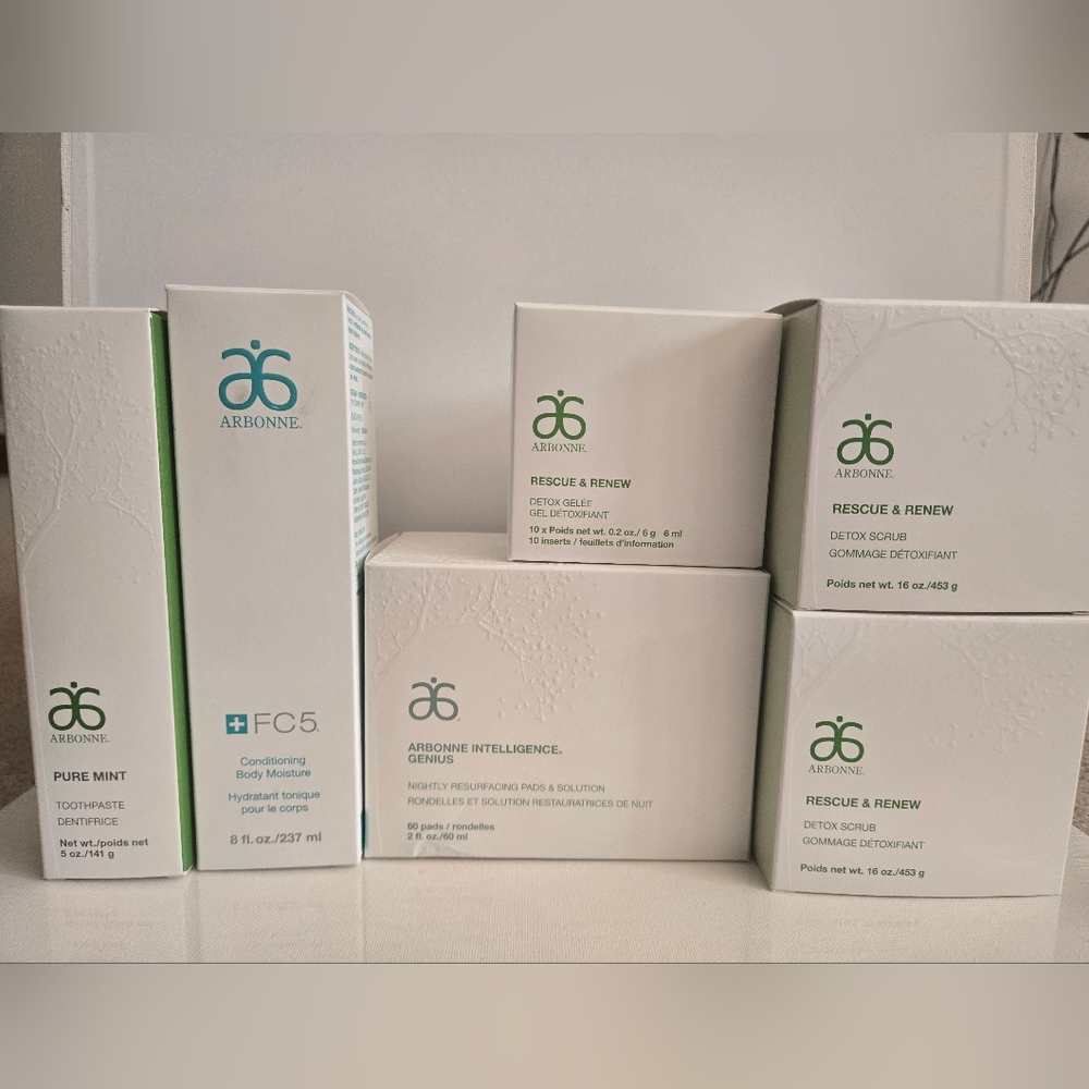 Arbonne Rescue & Renew Detox Skincare Set in White